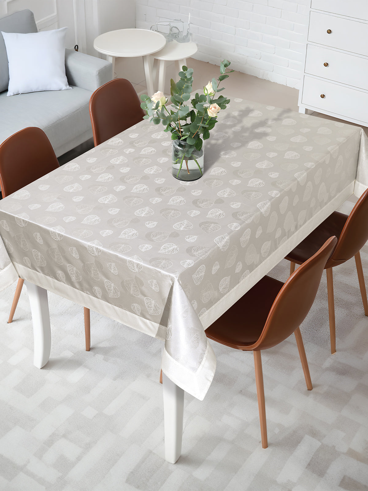 Nappe de table anti-tache en jacquard motif floral
